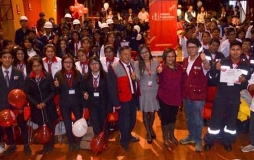 Casi 100 jóvenes en situación de pobreza se capacitaron para obtener empleo en Cusco Jovenes capacitados empleo Cusco