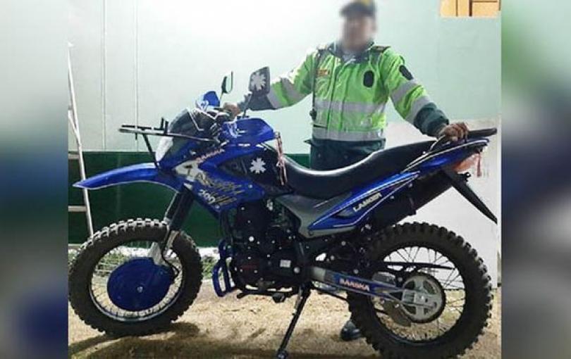 Policía captura a delincuentes con moto robada tras persecución en Cusco Policias captura delincuentes con moto robada en Cusco