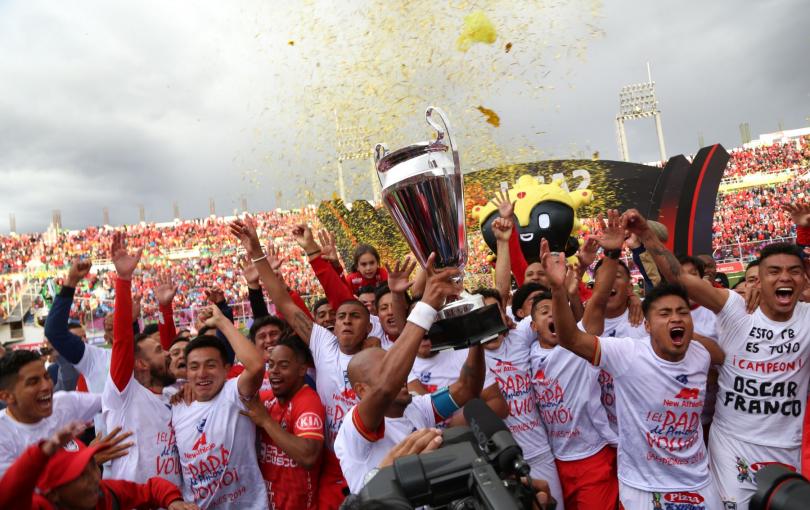 Cienciano el regreso del Papá a la primera división Cienciano, el ‘Papá’, está de vuelta. El único equipo peruano que ganó torneos internacionales.