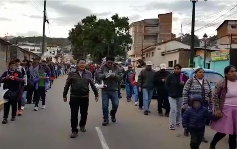 Pobladores se movilizan contra el alza de las tarifas de agua y luz Pobladores se movilizan contra el alza de las tarifas de agua y luz.