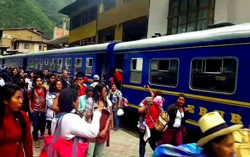 Empresas de trenes prometen mejorar sus servicios en Cusco Tren local peruanos