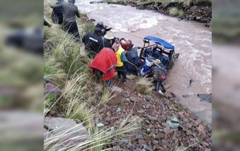 Lamentablemente, solo el chófer sobrevivió al accidente de tránsito. 