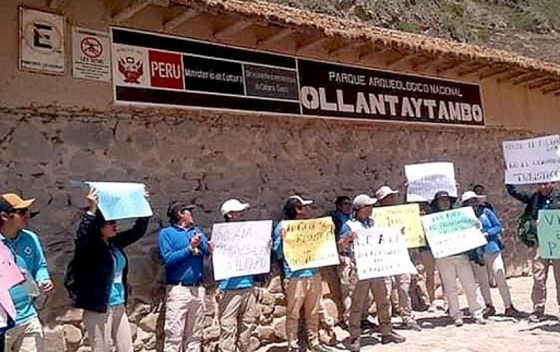 Guías de turismo realizan plantón en atractivos de Cusco Guías de turismo realizan plantón en atractivos de Cusco