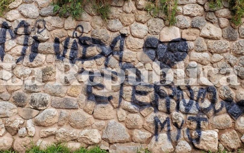 Desconocidos atentaron contra un muro arqueológico de la ruta Qhapaq Ñan o Camino Inca que lleva al Chinchaysuyo en Cusco.