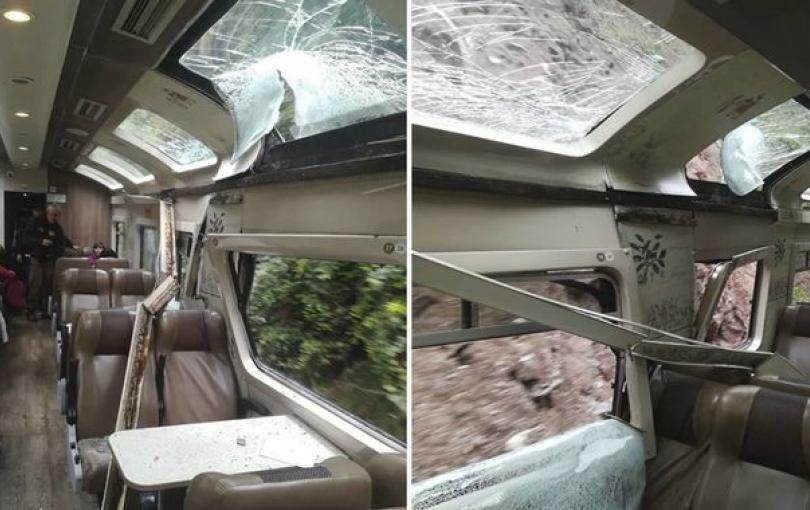Enorme roca cae sobre tren turístico que viajaba a Machupicchu Algunas ventanas y la parte superior del tren de PeruRail fueron las más perjudicadas.