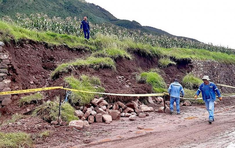 Andén incaico colapsa por las intensas lluvias en Anta Las lluvias golpean, el muro tiene cuatro metros de alto.