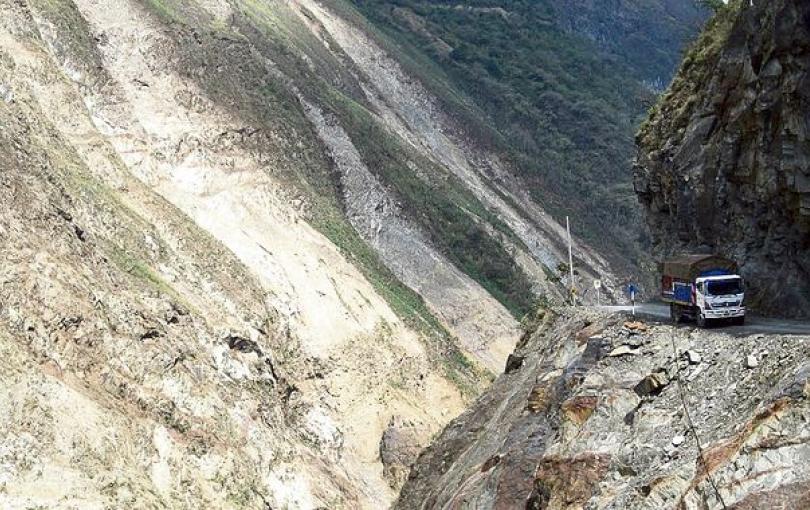 Carretera a Machupicchu se licitará en dos partes Licitarán vía a Machupicchu.