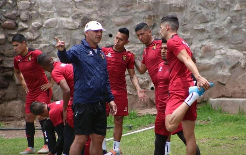 Plantel del Melgar luego de entrenar hoy en el Cusco, viajó a Potosí, Bolivia Este martes enfrentará en a Nacional de esta ciudad del vecino país por la Copa Sudamericana