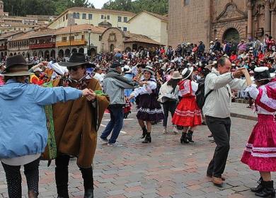 ​Comparsas deleitaron a turistas nacionales y extranjeros en presentación especial